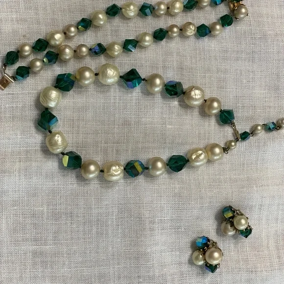 Vintage Jewelry Set by Vogue - Picture 5 of 11